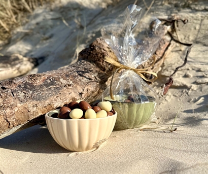 Bloomingville keramikskål med Italienske Luksus Chokolademandler - Sommergave